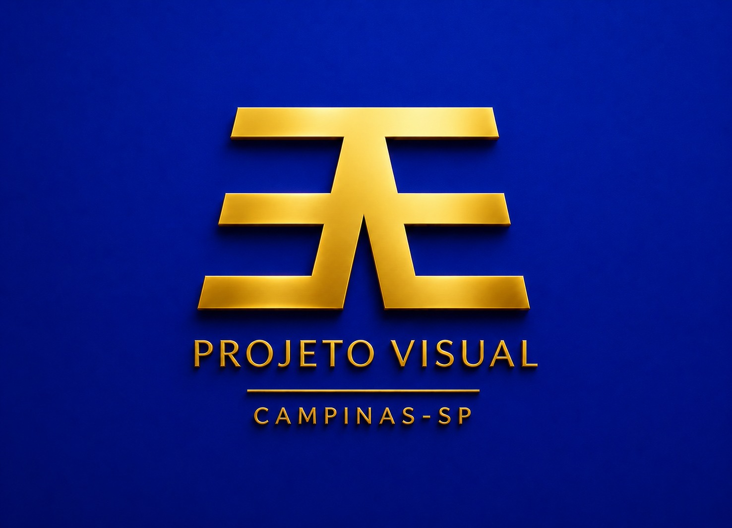 Logotipo 3E Projeto Visual em dourado sobre fundo azul royal